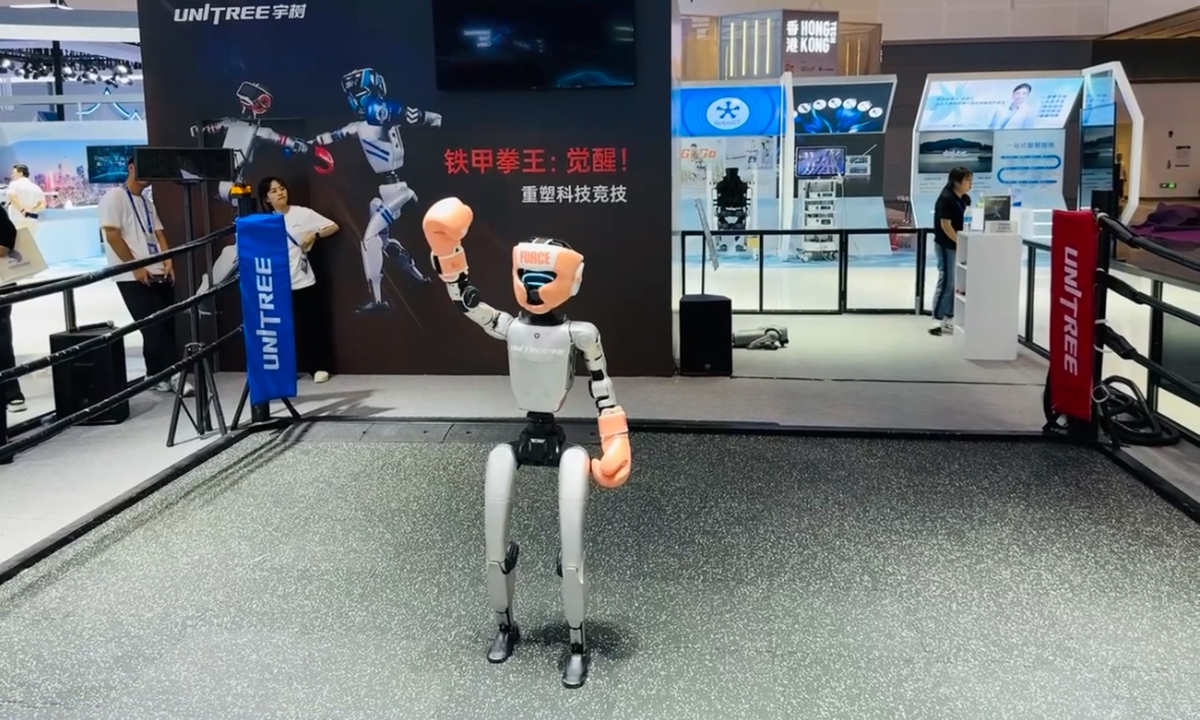 A humanoid robot by Unitree Robotics waves hands to celebrate victory in a boxing match at the 4th Global Digital Trade Expo in Hangzhou, East China's Zhejiang Province, on September 25, 2025. Photo: Chi Jingyi/GT